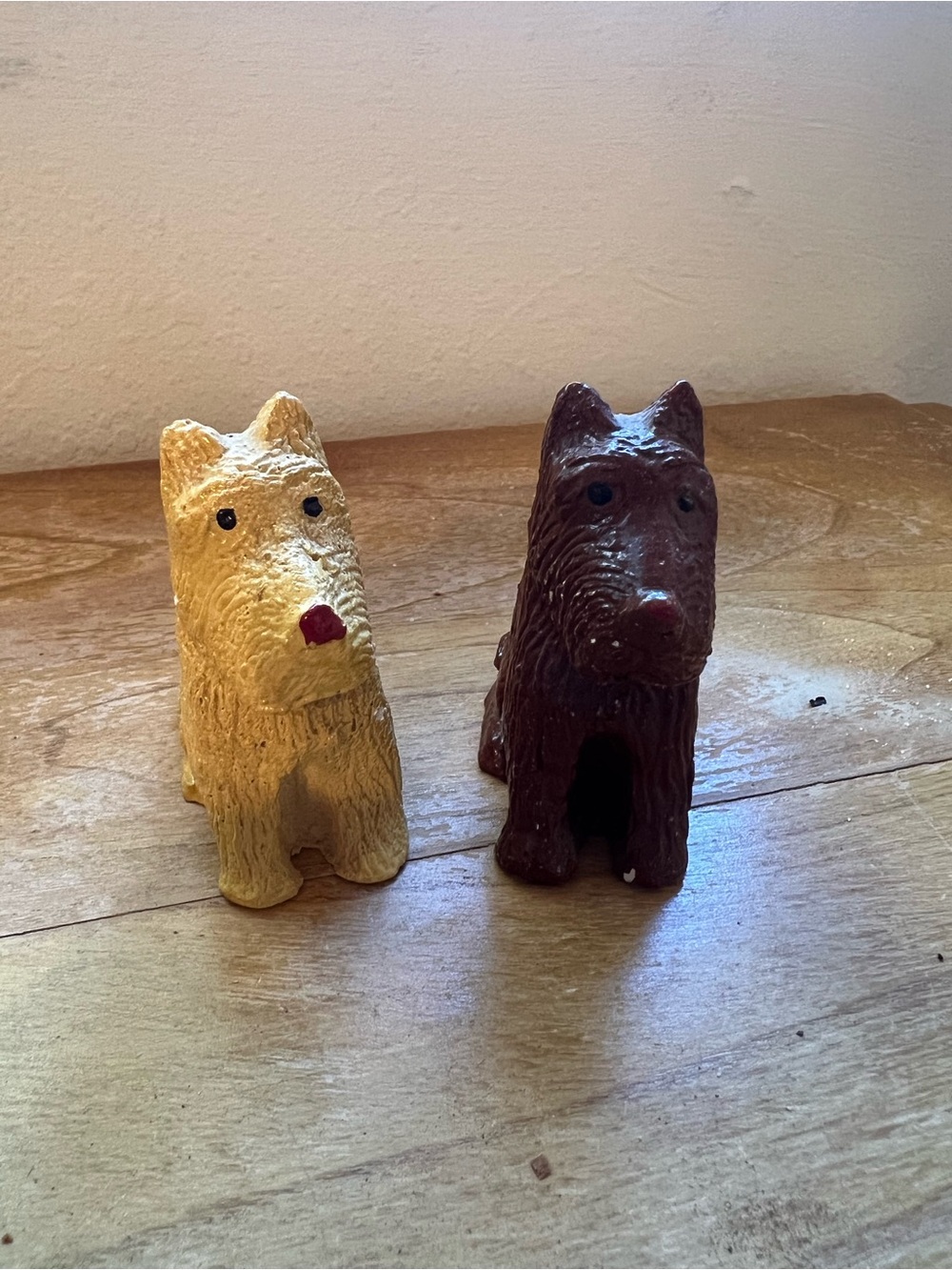 Sitting Scottie Terrier Dogs Salt and Pepper Shakers